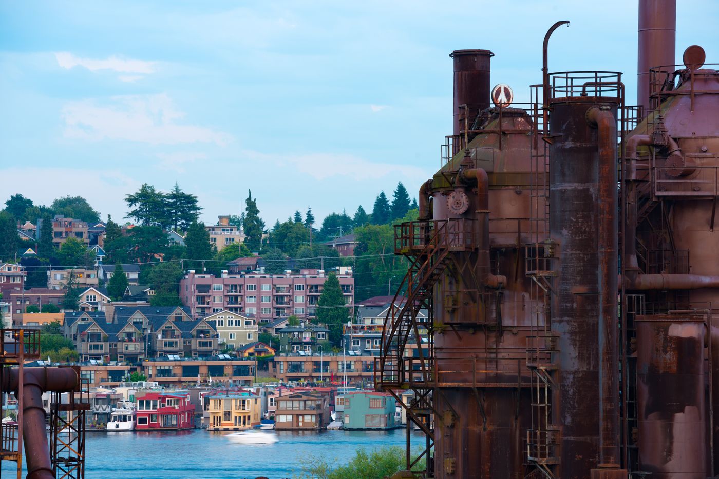 Floating houses and condos on Lake Union