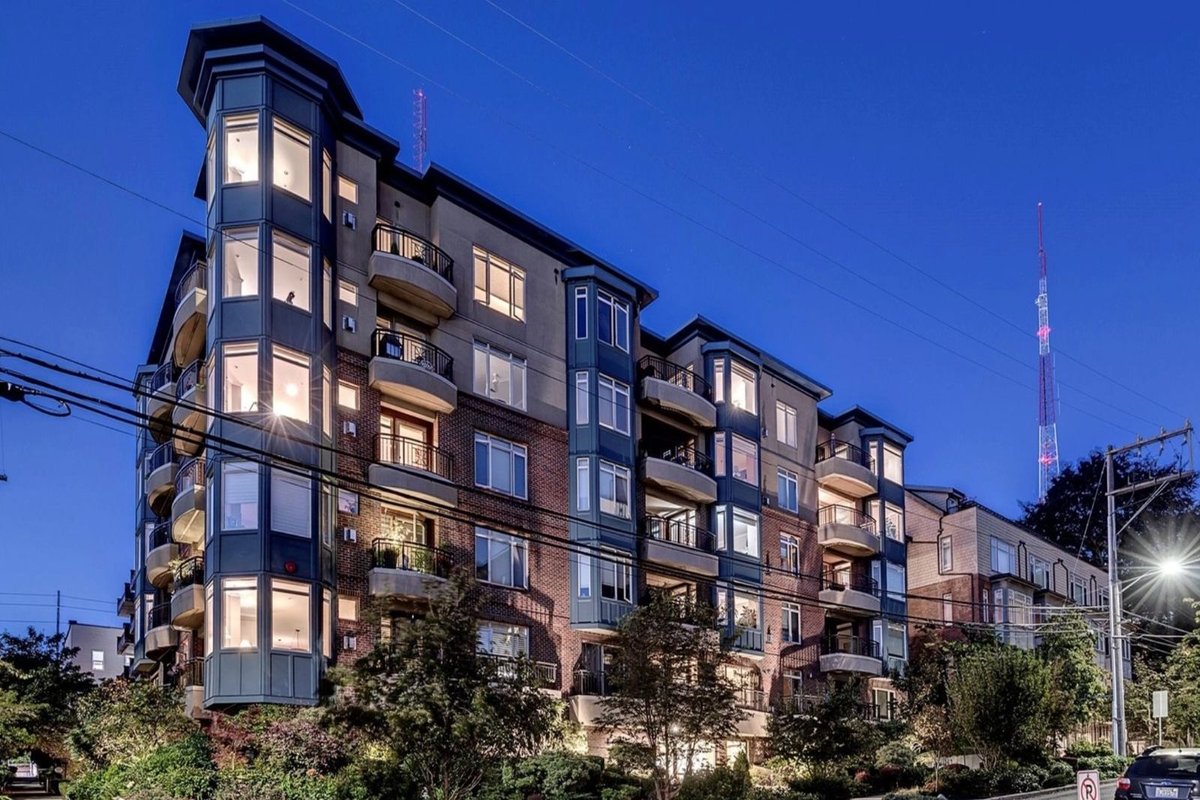 22 West Lee boutique condos in Queen Anne Seattle near Seattle Center