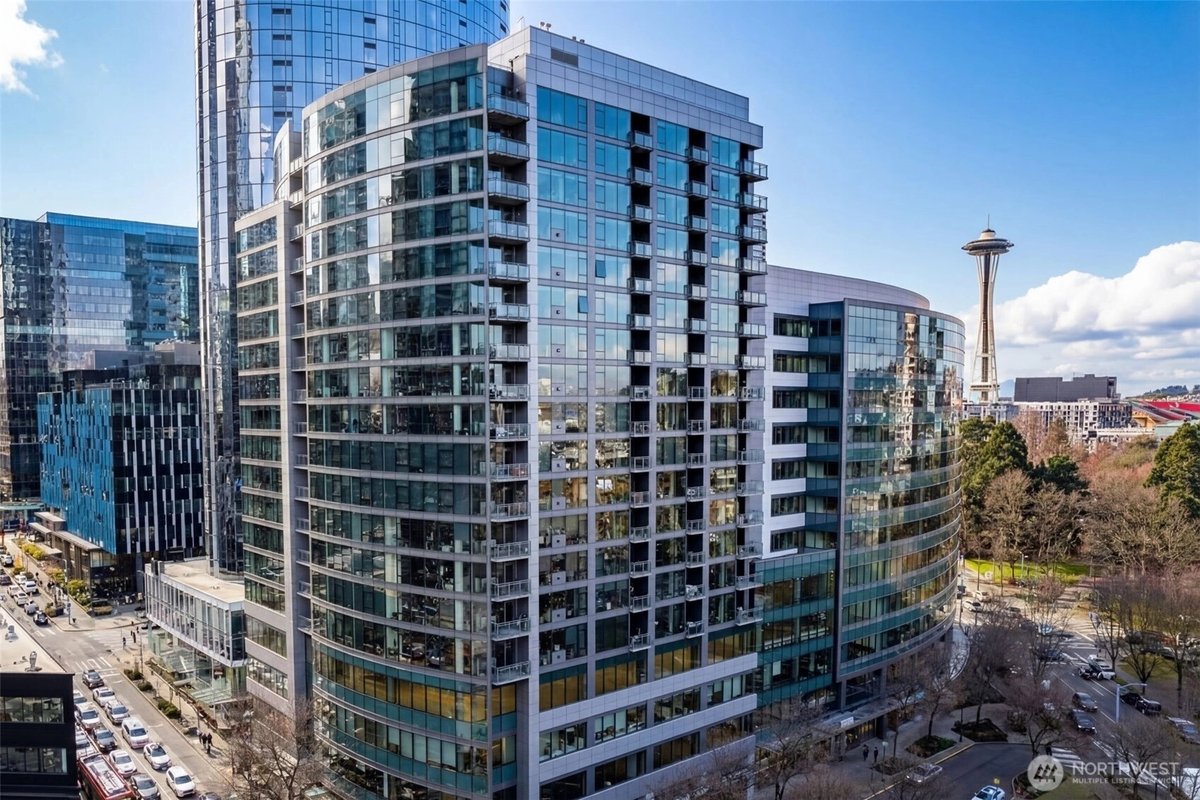 Enso condos South Lake Union Seattle — Space Needle view