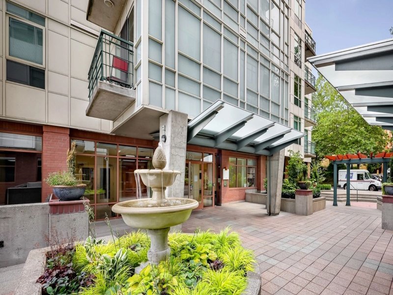 Palazzo condo building Bellevue