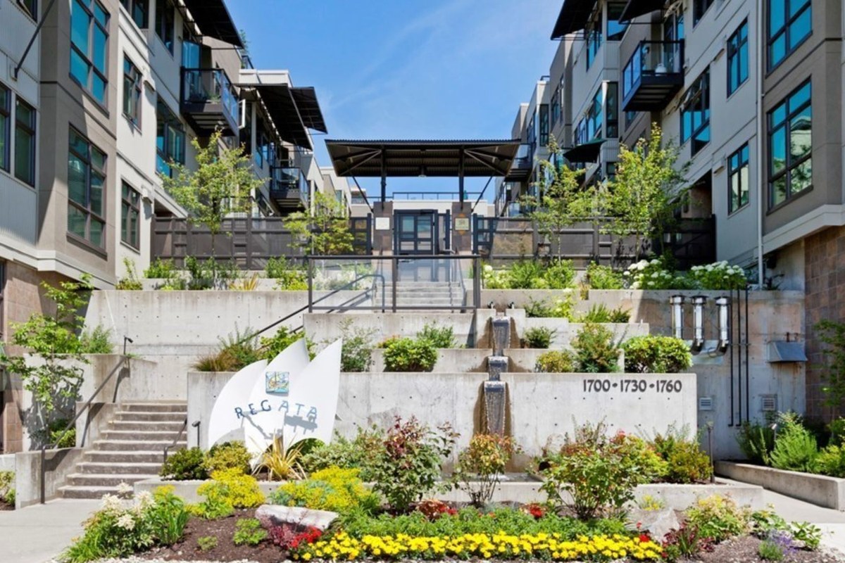 Regata mid-rise condos in Wallingford Seattle with rooftop deck
