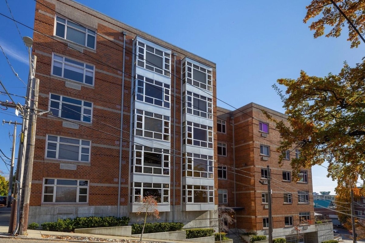 The Willis contemporary condo at Seattle Center Queen Anne