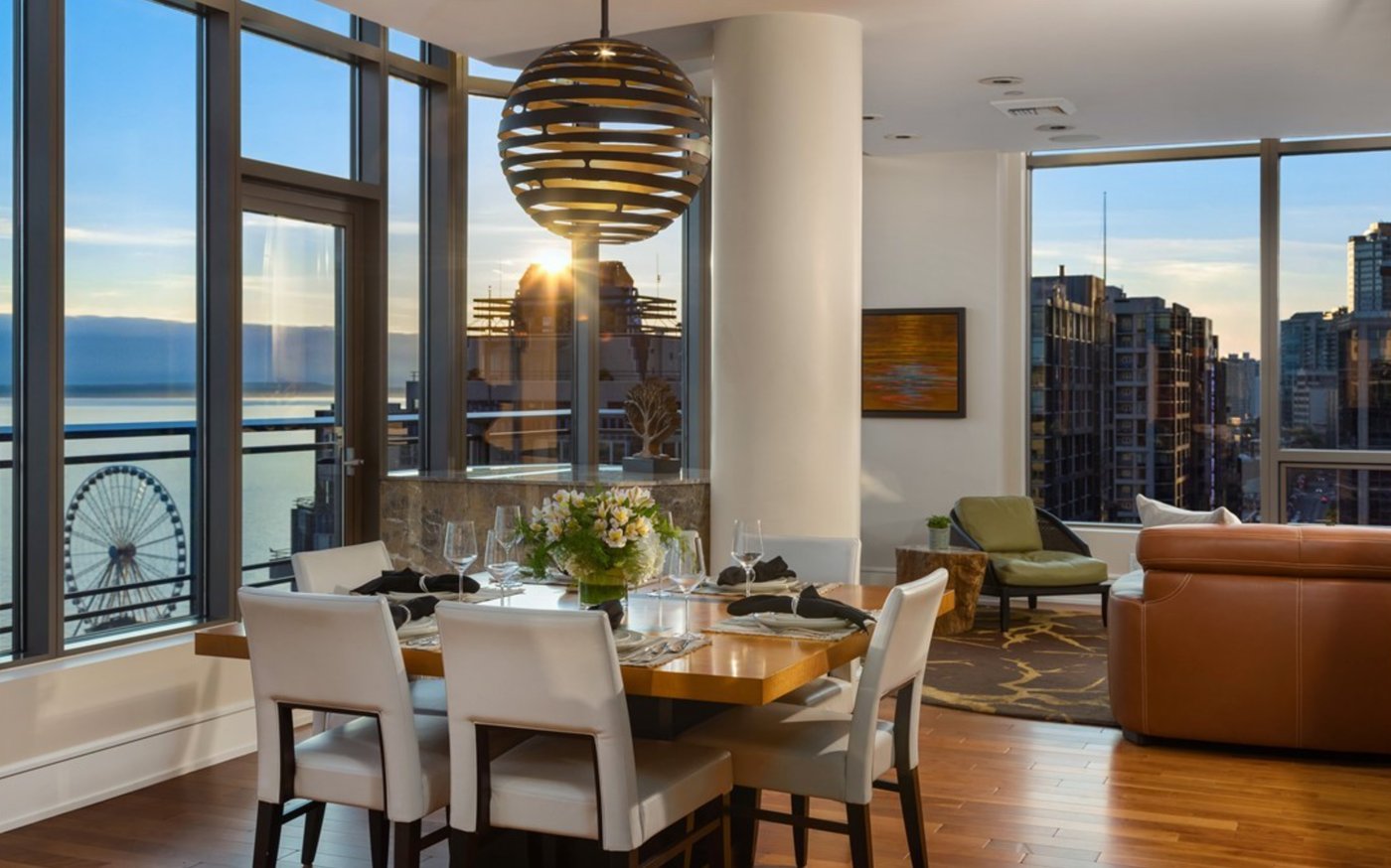 Penthouse 2400 dining area with Great Wheel and sunset views